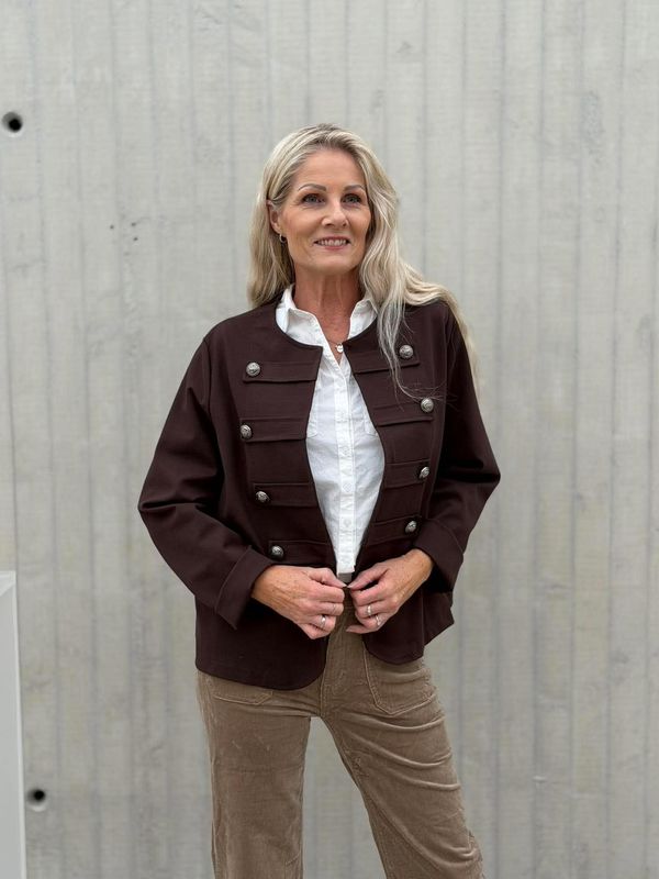 Julia Jakke Brun