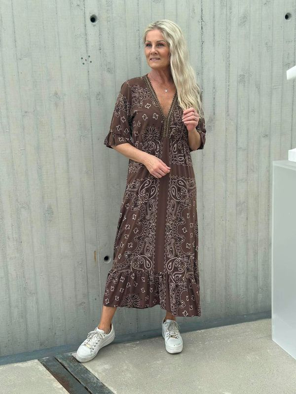 Oda Kjole Lang Brun