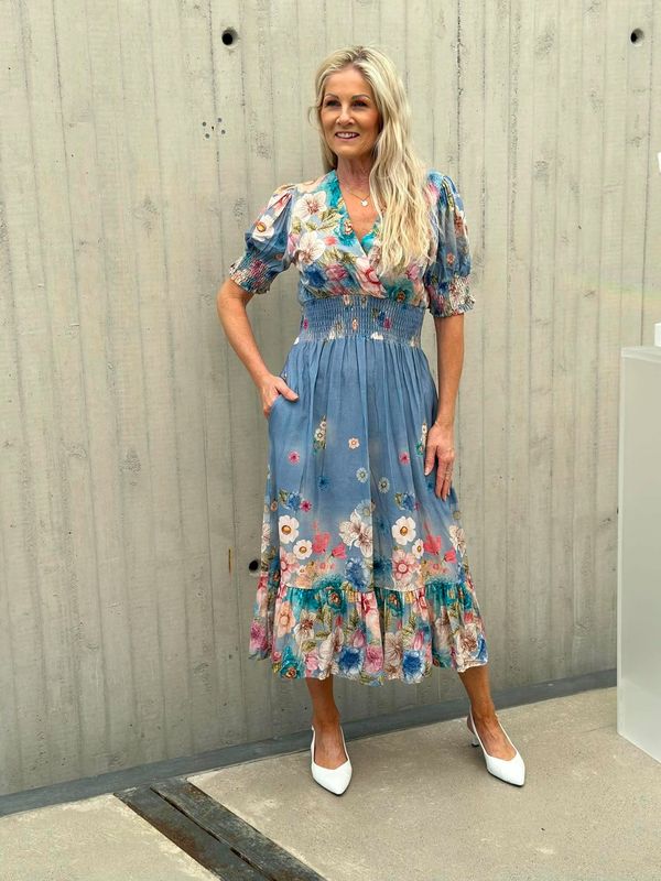 Avery Kjole Blå