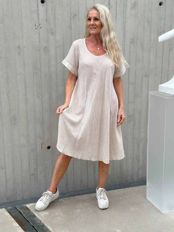 Linda Kjole Plain Beige