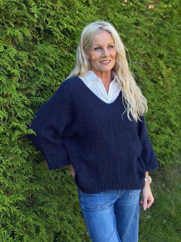 Eira Genser Navy