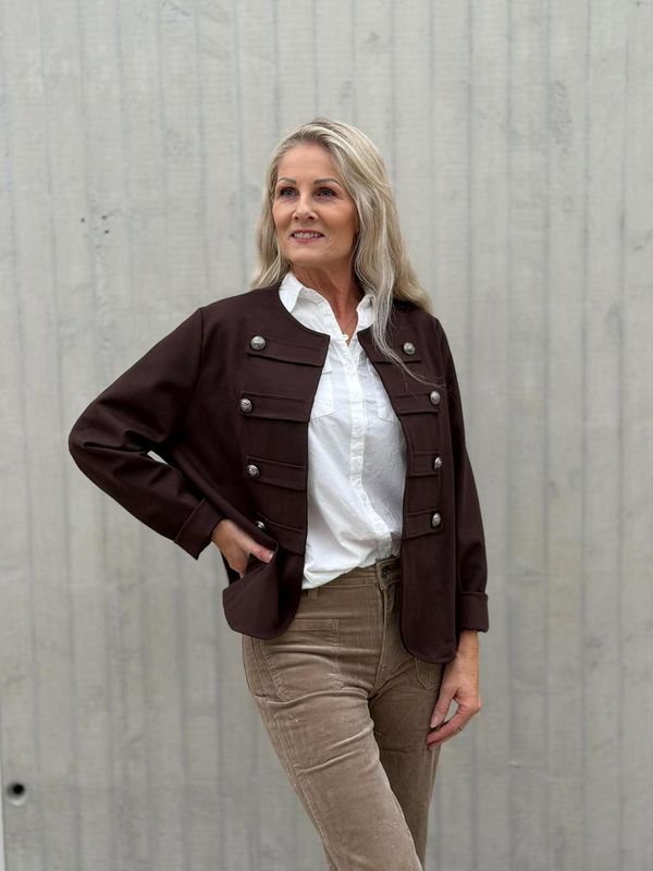 Julia Jakke Brun