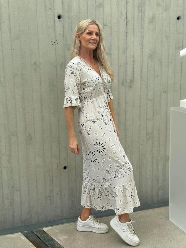Oda Kjole Lang Beige