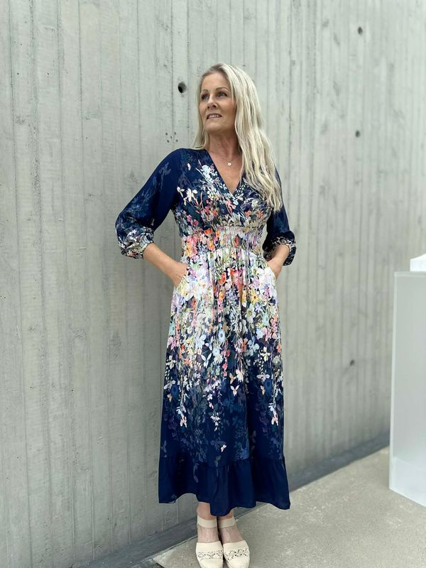 Nisha Kjole Marine Blå