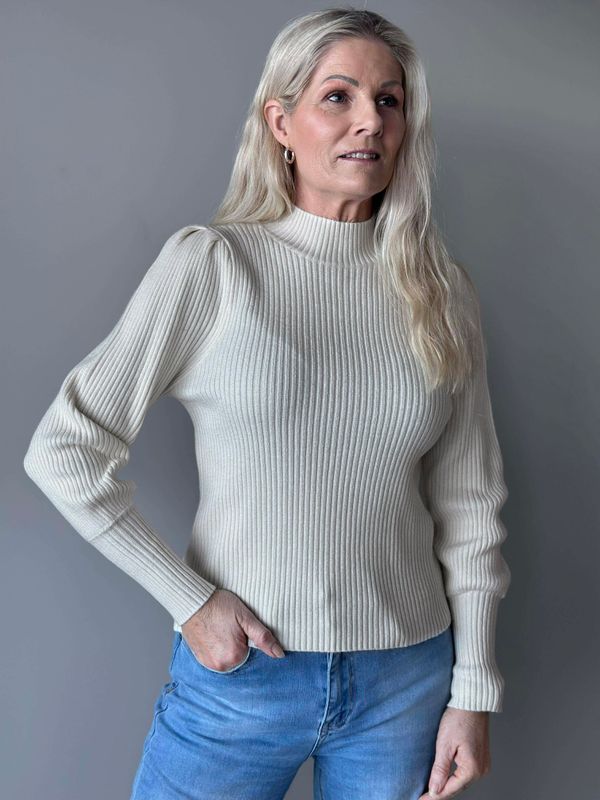 Louise Genser Beige